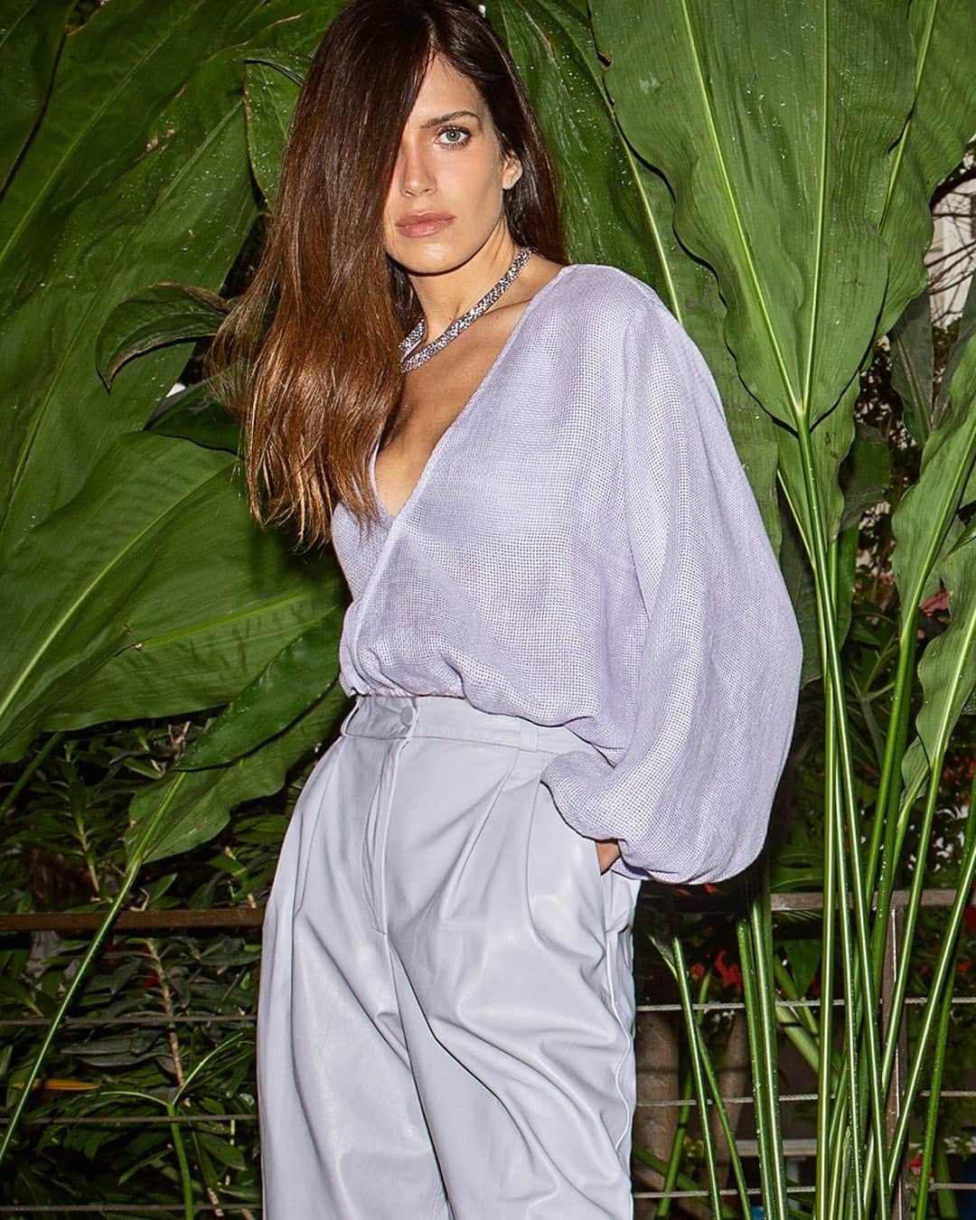 ロザ チャのインスタグラム：「Light colors🔮 (Colar ref.: 37.27.3512, Bata ref.: 11.01.5437 e Calça ref.: 18.14.0202) #rosacha」