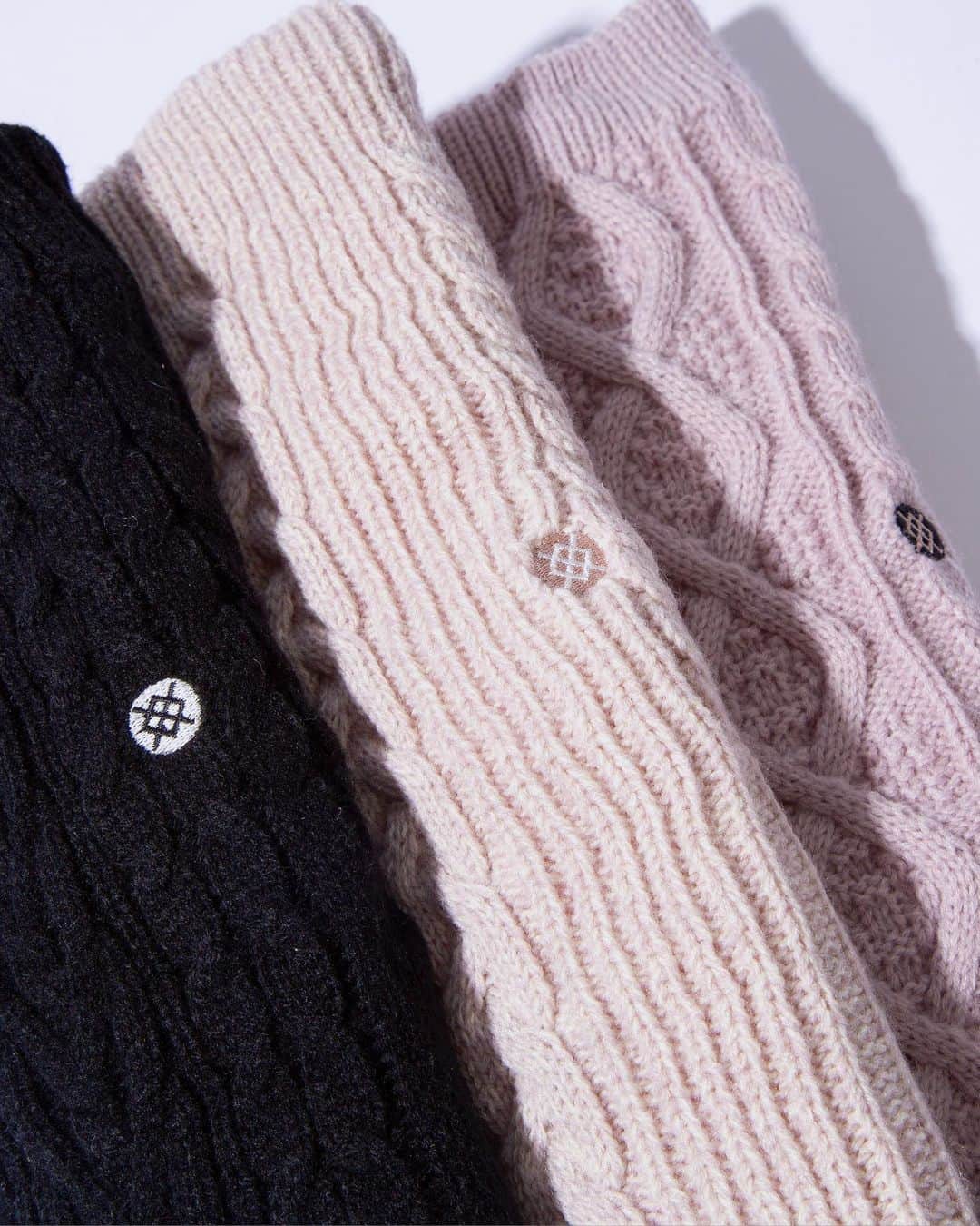 Stanceのインスタグラム：「Pure comfort ☁️🧦... Shop our new holidays slippers available now on Stance .com and all Stance retail stores.」