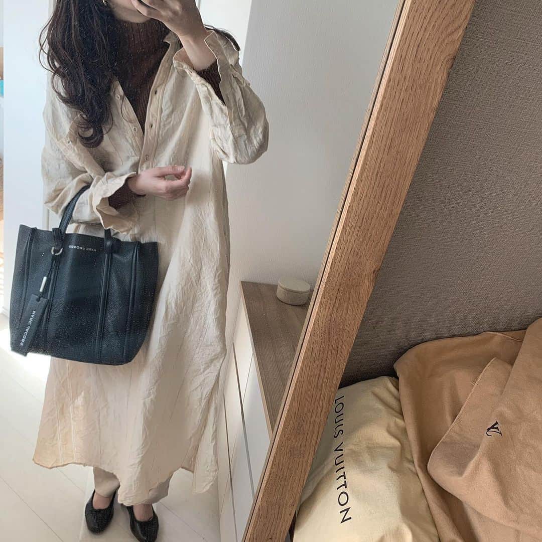 のインスタグラム：「＊ WEAR更新！ プロフィールのリンクから 良かったら見て下さい☺️ * この間の仕事終わり 美味しいハンバーガーを食べに行ってきました🥺🍔 の時の服！」