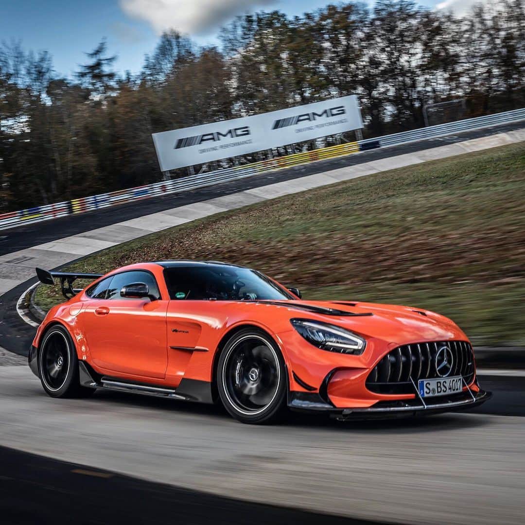 Mercedes AMGさんのインスタグラム写真 - (Mercedes AMGInstagram)「[Kraftstoffverbrauch kombiniert: 12,8 l/100 km  CO₂-Emissionen kombiniert: 292 g/km  amg4.me/efficiency-statement]  RECORD SET: The Mercedes-AMG GT Black Series is the fastest series production car on the Nürburgring-Nordschleife! This model's motorsport DNA has been put on full display by GT3 racer @maroengel with an official time of 6:43.616 minutes for the 20.6 kilometer-long track and 6:48,047 minutes for the full 20.832 kilometer-long track.  #MercedesAMG #AMG #Nürburgring #AMGGT #BlackSeries #DrivingPerformance」11月18日 8時24分 - mercedesamg
