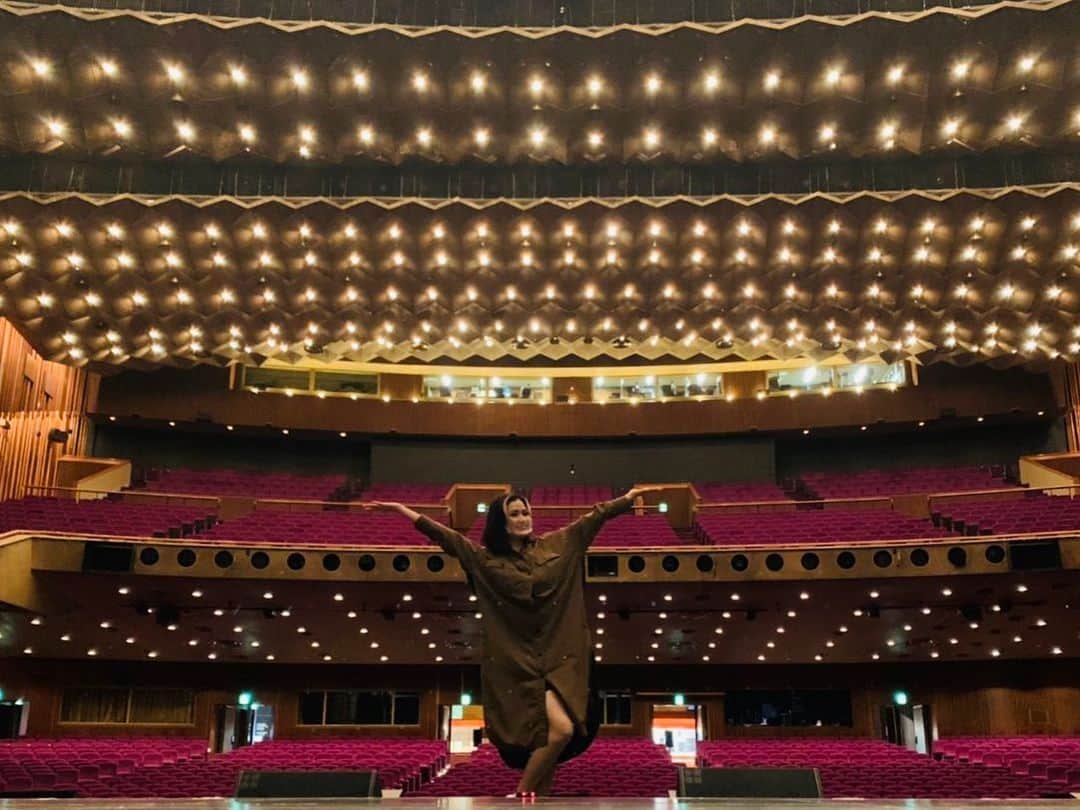 のインスタグラム：「#ビューティフル2020 中日が過ぎてお気に入り達🤳  緊張感の増す日々の中で、とにかく無事に全員で最後のゴールを切れますように🙏🏻✨  祈りながらベストを尽くすのみ！！  #帝国劇場  #帝劇ビューティフル  #beautiful  #carolkingmusical  #すんばらしいファミリーです #毎日感謝です #ご観劇の皆様本当にありがとうございます」