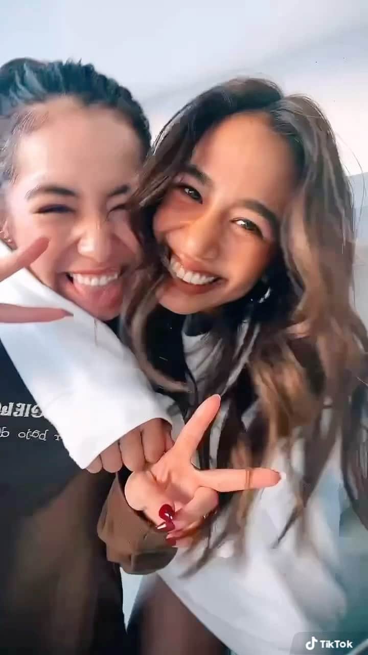 Megha Shrestha のインスタグラム：「続きは…TIKTOKにて〜✨ 最近の私たちww @ami__angel @happy_story_14   早く全部載せたいw」