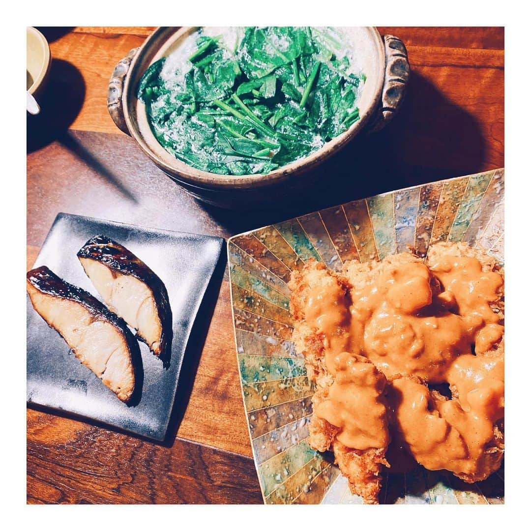 鈴木紗理奈さんのインスタグラム写真 - (鈴木紗理奈Instagram)「昨日の晩ご飯どふ。 ダイエット成功気味なので がっつりいったった。  チキンカツのカレーソース添え 豆腐鍋 焼き魚  豆腐鍋は #佐嘉平川屋 さんのもの @mio.matsui ちゃんに 教えてもらって以来ちょくちょくお取り寄せしてるよ‼︎  #munehiroキッチン #紗理奈流dining」11月18日 8時49分 - munehirovoice