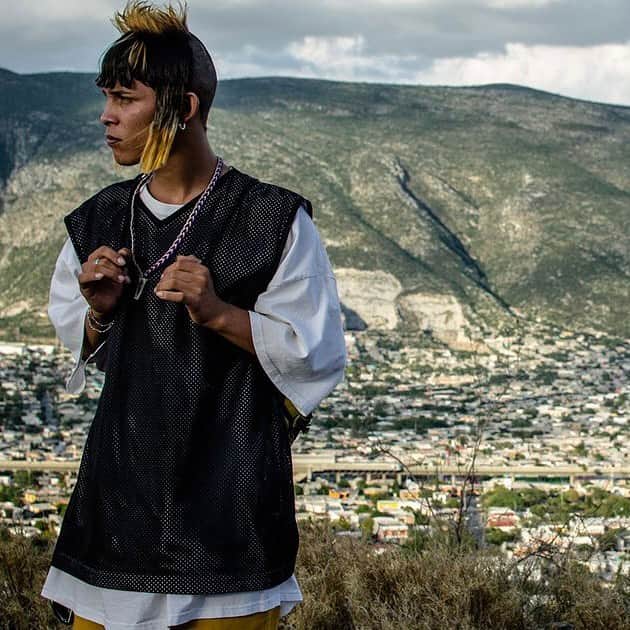 カーラ・ソウザのインスタグラム：「¡Felicitaciones! 🎊 “Ya no estoy aquí” avanza con pasos de cumbia rumbo a los Premios de la Academia! La película sobre un grupo de jóvenes de la norteña ciudad de Monterrey cuya pasión es bailar cumbia colombiana rebajada, fue anunciada ayer como la representante mexicana al Oscar 🌟 #oscars」