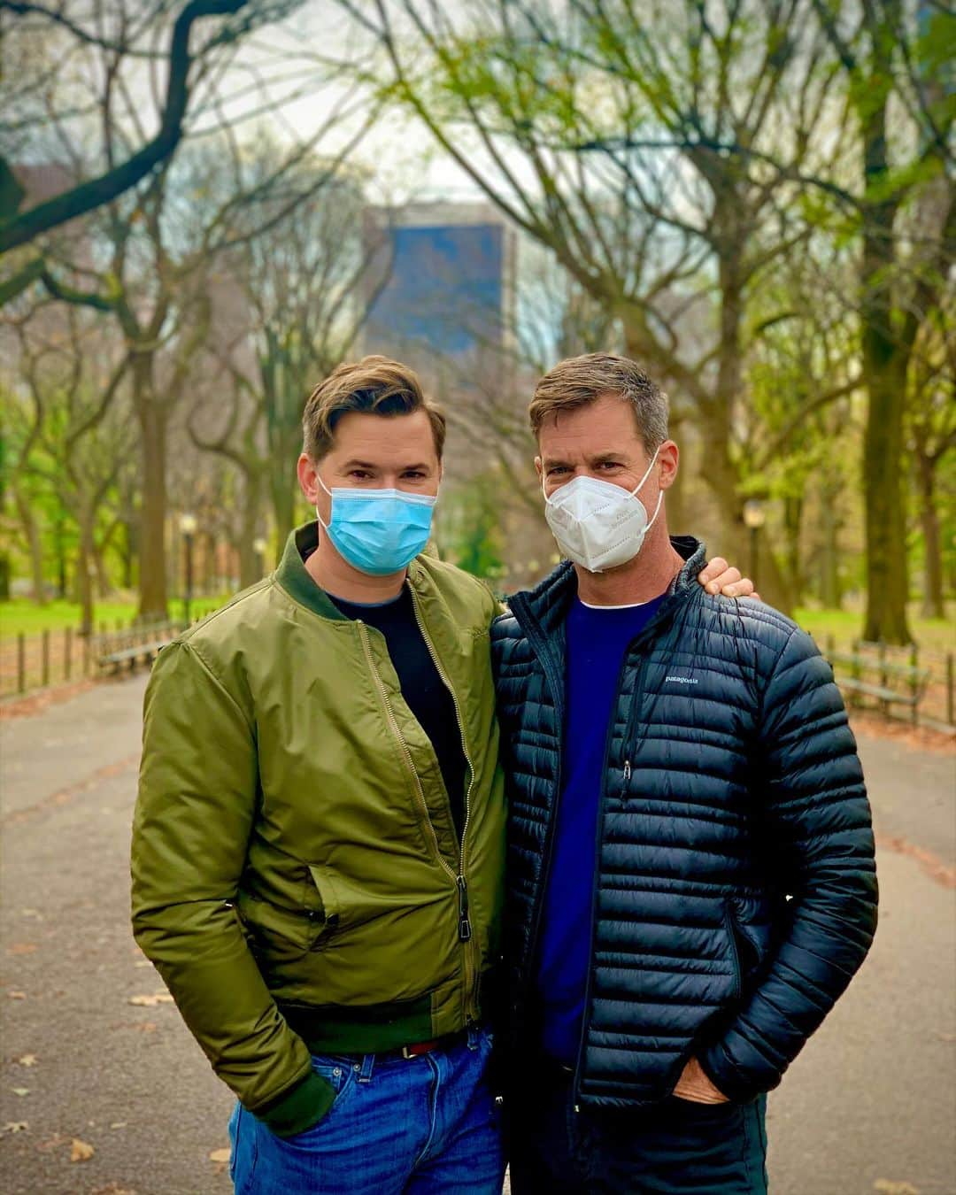 タック・ワトキンスのインスタグラム：「Layered up in NYC: sweaters, coats, grins, masks.」