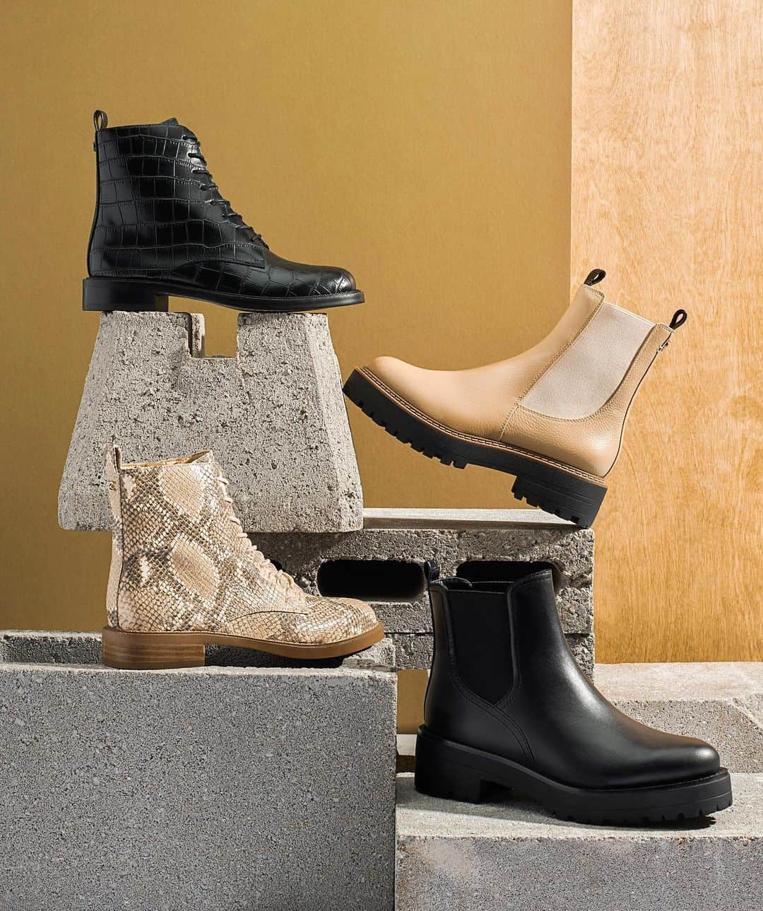 サムエデルマンのインスタグラム：「Pick your boot: Lug Sole or combat? Tap to shop our boot favorites.  #SamEdelman #Fall2020」