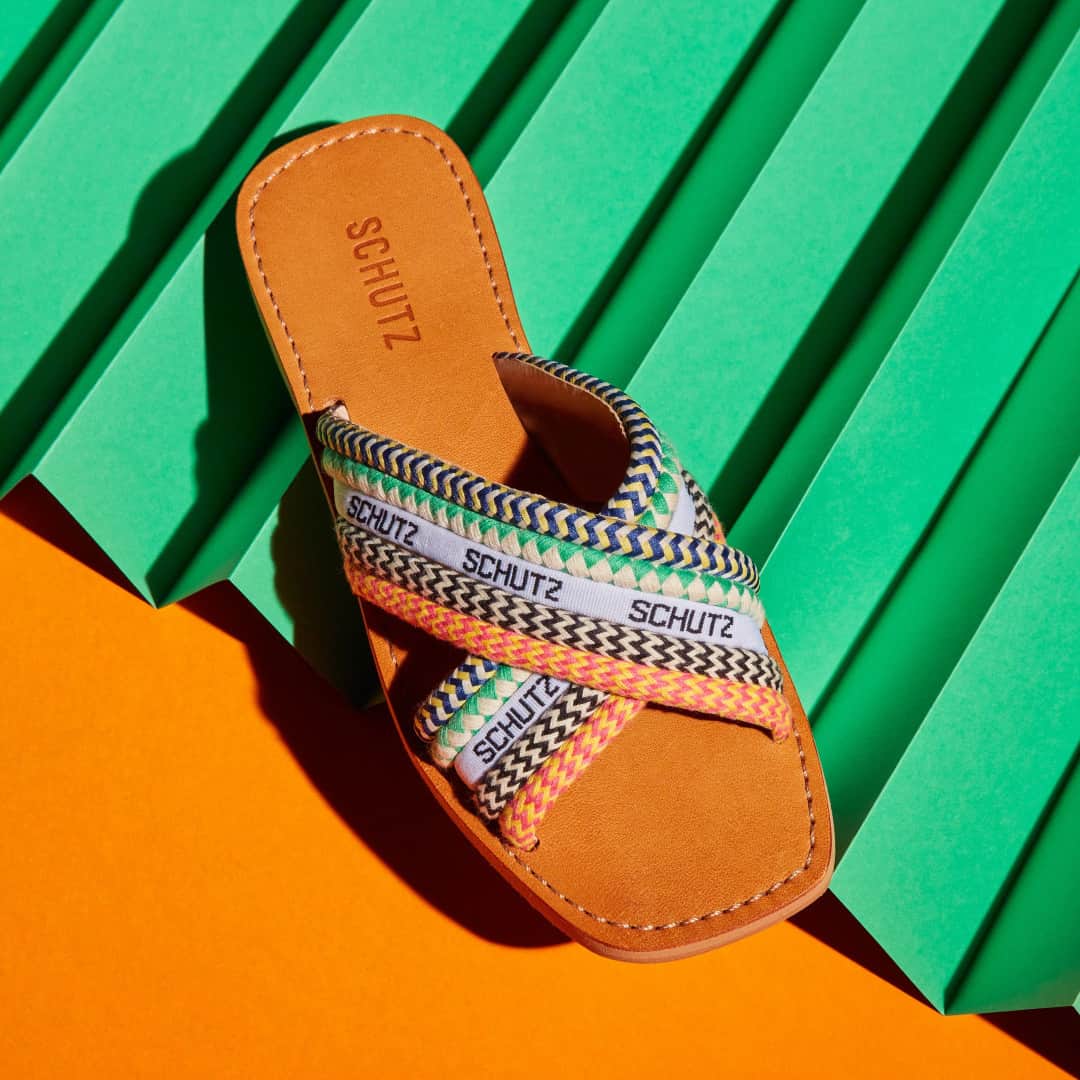 Schutzのインスタグラム：「SUMMER VIBES ARE ON ❤️ #summercolorsschutz」