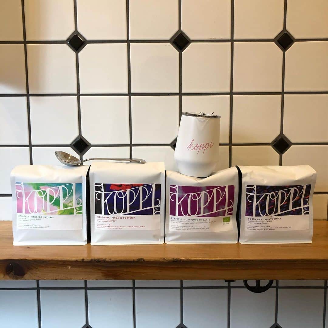 ABOUT LIFE COFFEE BREWERSさんのインスタグラム写真 - (ABOUT LIFE COFFEE BREWERSInstagram)「KOPPI POP UP @koppi_roasters still alive✌️✨ Please get delicious coffee & goods from @koppi_roasters 😊 We're serving filter coffee of 4 single origins✌️✌️ Hope enjoy early winter seasons🇸🇪✨  大好評頂いているコッピポップアップは、まだまだお楽しみ頂けますよー！ 豆販売も人気ですが、コッピオンラインでも販売していないタンブラーやカッピングスプーンもレアアイテムなので是非店頭で見てみてくださいねー！👌 カッピングスプーンには新しいロゴとパイナップルが彫られています🍍✨ 今日も19:00までお待ちしてます！😉  #aboutlifecoffeebrewers #aboutlifecoffee #onibuscoffee #onibuscoffeenakameguro #ratiocoffeeandcycle #akitocoffee #stylecoffee #specialtycoffee #tokyocoffee #tokyocafe #shibuya #tokyo #koppi」11月18日 9時03分 - aboutlifecoffeebrewers