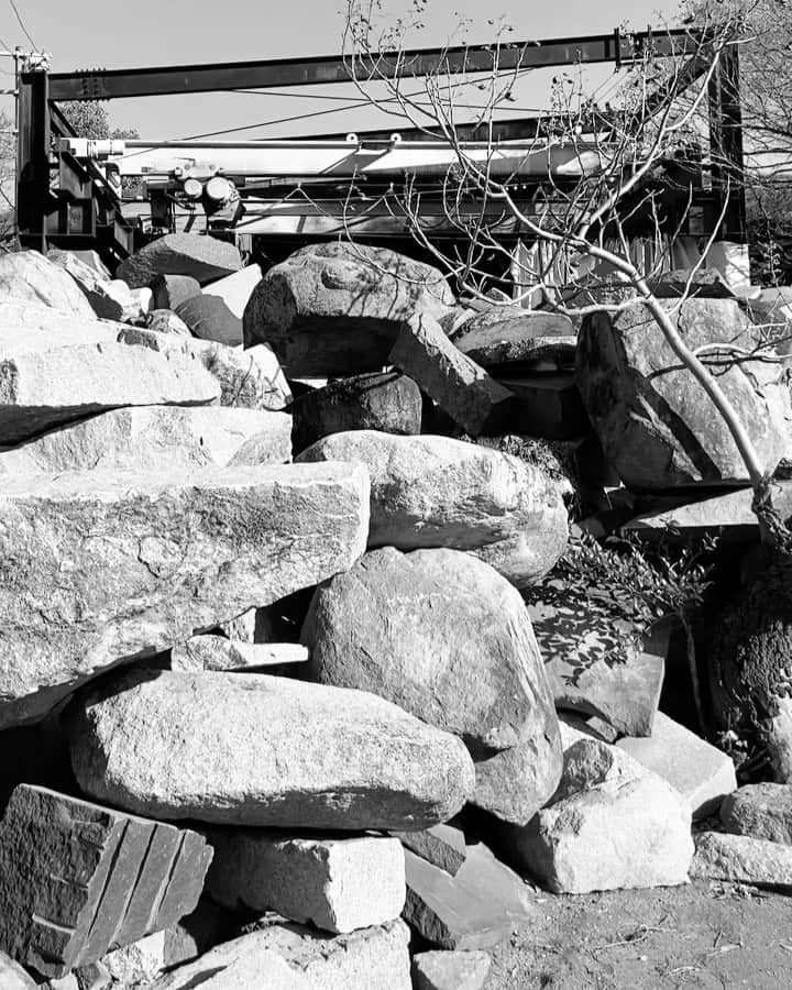 ケンゾーミナミのインスタグラム：「Happy Birthday #イサムノグチ #isamunoguchi   (From 12/28/19 11:11 AM at his old studio in Kagawa Japan)」