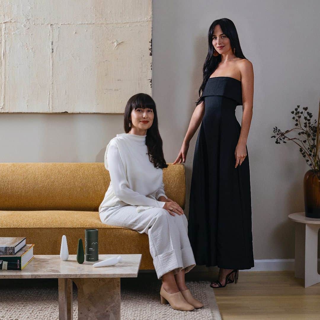 ダコタ・ジョンソンのインスタグラム：「Sexual wellness is a fundamental human right. Maude’s ethos is something I strongly support, and is symbiotic with my core beliefs surrounding sexual health. Furthermore, the caliber and aesthetic of these products is excellent and elevated, and I love them. I am truly delighted to come on board as Co Creative Director and an investor, hoping to weave sustainability and awareness/education based initiatives into the fabric of the company, while delivering beautiful and quality sexual wellness products, accessible to all humans.  Enjoy!  With Love and Pleasure,  DJ」