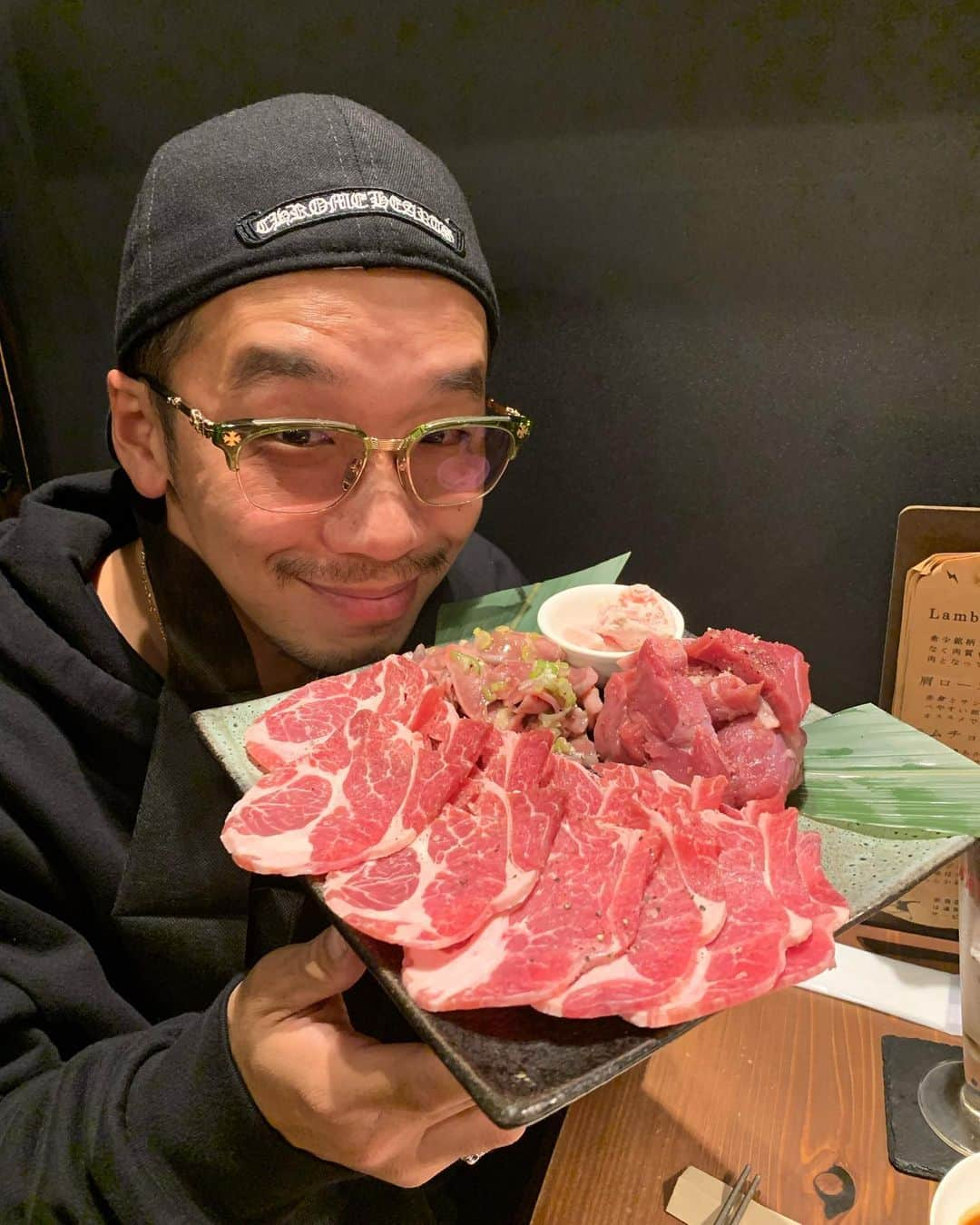 イルマニアさんのインスタグラム写真 - (イルマニアInstagram)「沼津の駅前にめちゃめちゃ美味しいジンギスカン屋さん🐑💖 こんなに美味しいのにもっと早くくればよかったwww😂 沼津付近の方、ジンギスカン食べたい方、ぜひ行ってみて😏🤘 ロース、タンがかなりおすすめ✨ あとは、アボカドナムル🥑あと、卵スープ🥚あとはネギ飯…ってか本当にお世辞抜きで全部美味くてもうすでに今も食べたいです🤤 チェックしてね✨ @lambs_72  #ジンギスカン#イルマニア#mcma#沼津#沼津グルメ」11月18日 9時27分 - mcma0821