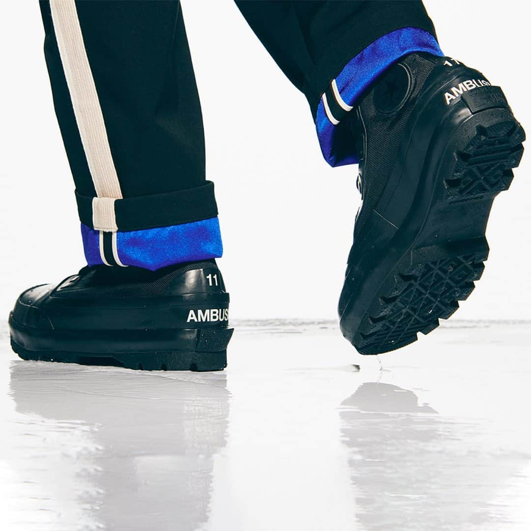 HYPEBEASTさんのインスタグラム写真 - (HYPEBEASTInstagram)「@hypebeastkicks: @ambush_official and @converse have readied the second part of their holiday 2020 footwear collection: a duo of dashing CTAS Duckboots. Arriving in a bright blue dubbed “Blythe” and a simple-yet-effective black, both boots serve as an apt follow-up to the duo’s last winter footwear collaboration — 2019’s rugged Chuck 70 and Pro Leather reworks. The boot’s feature tightly-woven mesh uppers that are overlaid by rubberized pieces on the high-rising mudguard, toebox and fused eyestays. Look for these to arrive on November 24 via @hbx for $160 USD.⁠⠀ Photo: Converse⁠⠀」11月18日 9時32分 - hypebeast