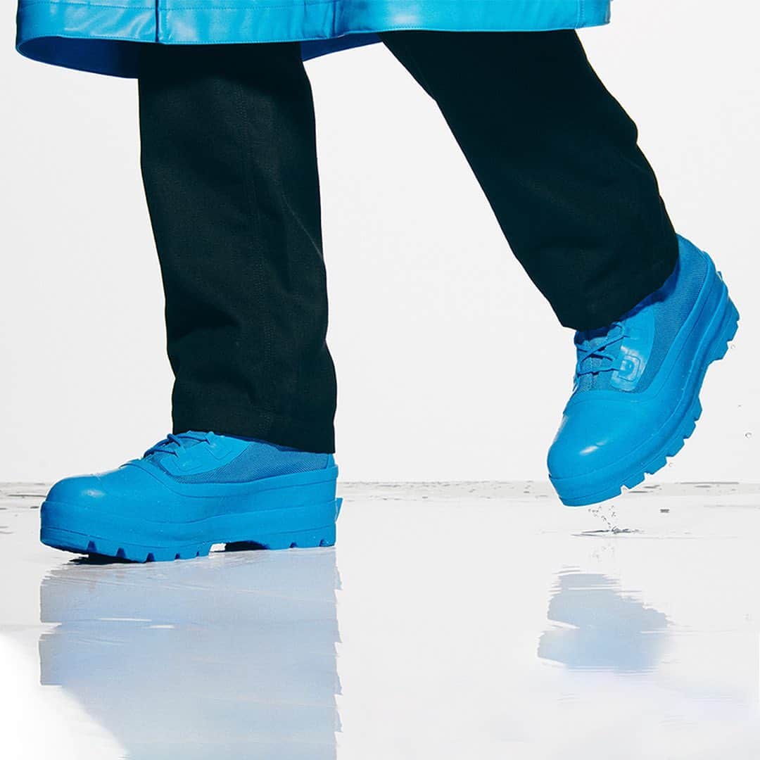 HYPEBEASTさんのインスタグラム写真 - (HYPEBEASTInstagram)「@hypebeastkicks: @ambush_official and @converse have readied the second part of their holiday 2020 footwear collection: a duo of dashing CTAS Duckboots. Arriving in a bright blue dubbed “Blythe” and a simple-yet-effective black, both boots serve as an apt follow-up to the duo’s last winter footwear collaboration — 2019’s rugged Chuck 70 and Pro Leather reworks. The boot’s feature tightly-woven mesh uppers that are overlaid by rubberized pieces on the high-rising mudguard, toebox and fused eyestays. Look for these to arrive on November 24 via @hbx for $160 USD.⁠⠀ Photo: Converse⁠⠀」11月18日 9時32分 - hypebeast