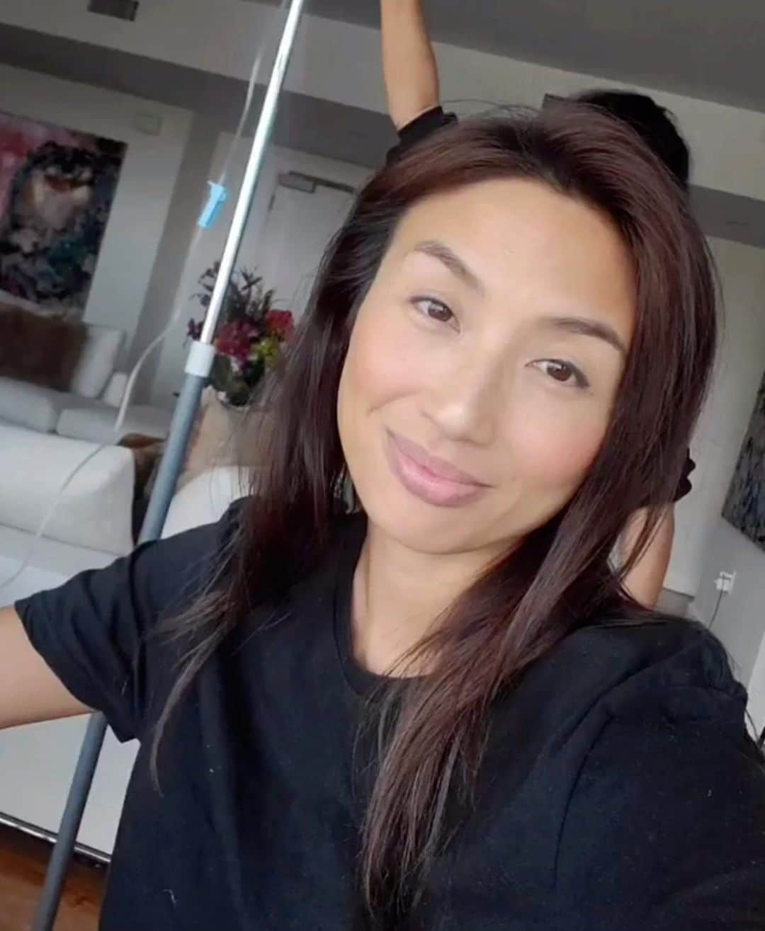 E! Onlineさんのインスタグラム写真 - (E! OnlineInstagram)「Former #DWTS contestant Jeannie Mai is keeping it real as she recovers from emergency surgery. Everything she and her fiancé Jeezy have revealed about her condition is at the link in our bio. (📷: Instagram)」11月18日 9時32分 - enews