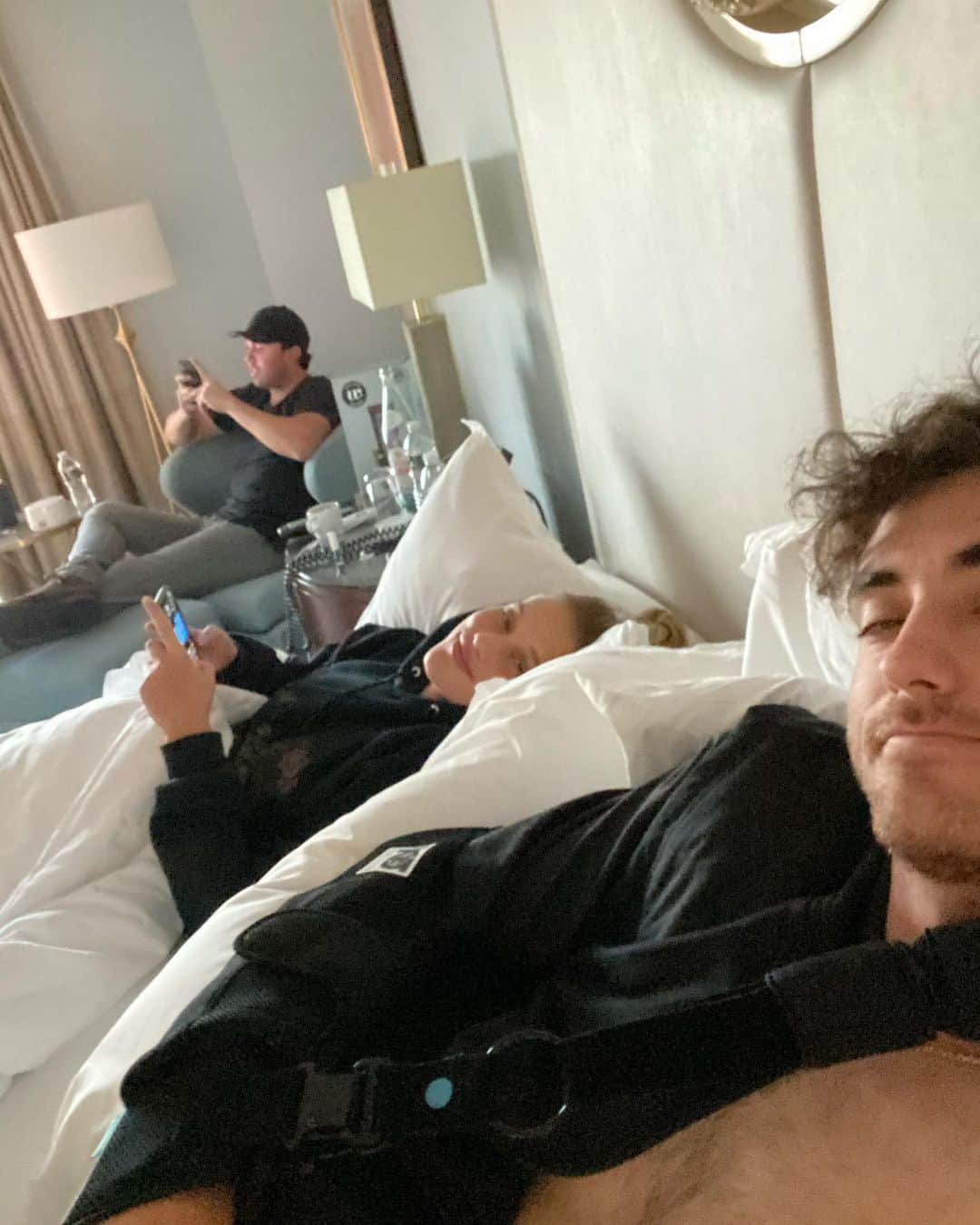 クレイ・ベリンジャーのインスタグラム：「Gangs all here. Shoulder is feeling great the surgery went great. Thank you to everyone who has reached out!! Looking forward to being ready for spring training this upcoming season! 🙌🙌」