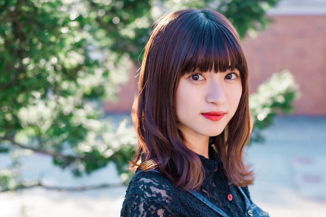 谷口萌衣子のインスタグラム：「MCR毎年恒例のチャームポイント紹介、私はたぶん「目」！笑  11月ももう後半戦で早すぎませんか？！ ファイナルイベントは12/20です☺︎ わ〜〜〜！あと1ヵ月と思うと早いですね、、  12/6まではWeb投票の応援よろしくお願いします！  方法 ❶プロフのURLから、サイトにアクセス。 ❷サイト内の「谷口萌衣子に投票する」をタッチ。 で完了です🔅  #ミスキャンパス立命館」