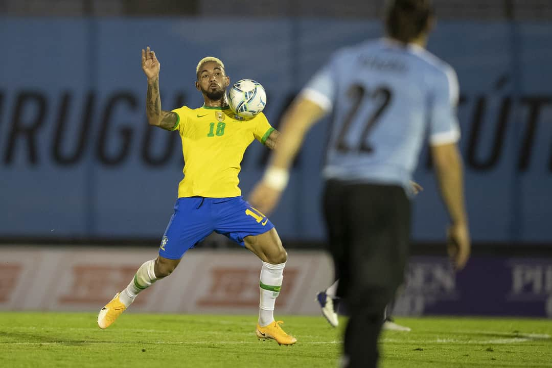 サッカー ブラジル代表チームさんのインスタグラム写真 - (サッカー ブラジル代表チームInstagram)「BRASIL 100%! ⠀ #SeleçãoBrasileira encerrou o ano de 2020 com mais uma vitória. Agora são quatro triunfos em quatro partidas disputadas nas Eliminatórias! ⠀ 🇧🇷 2 x 0 🇺🇾 #BRAxURU ⠀ Fotos: @lucasfigfoto / CBF」11月18日 9時58分 - cbf_futebol