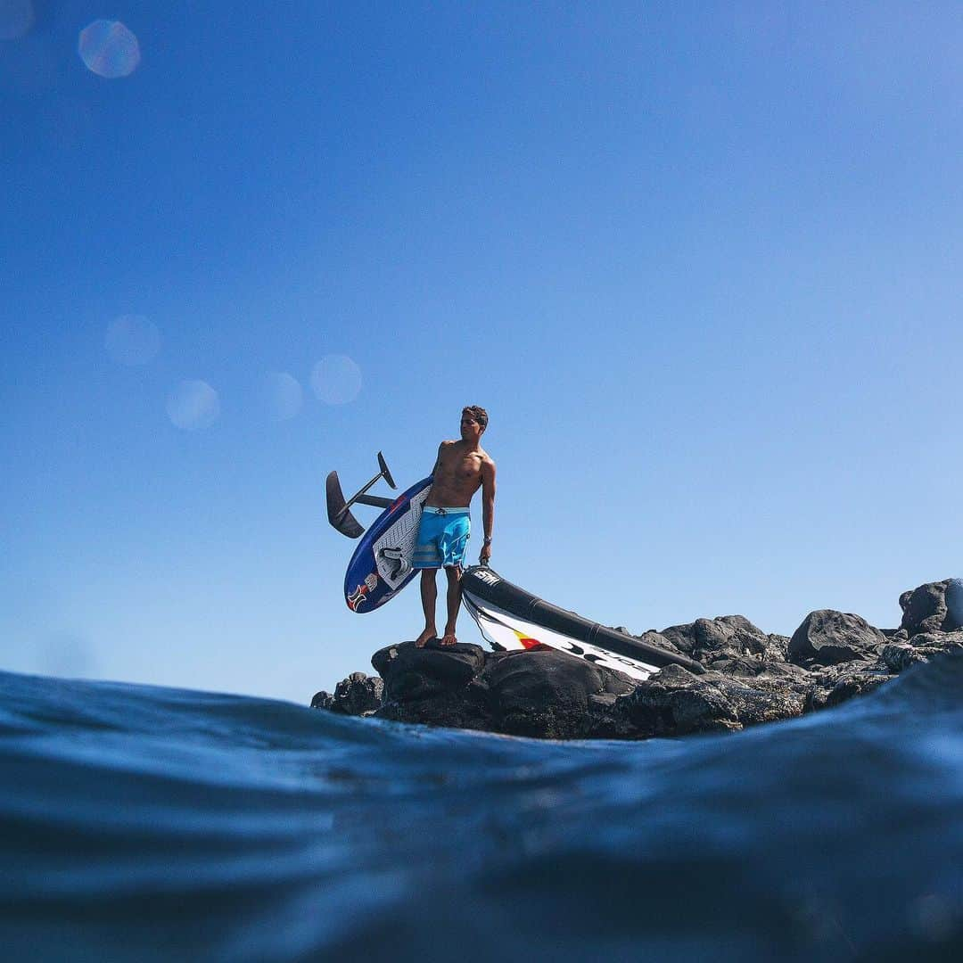 hurleyさんのインスタグラム写真 - (hurleyInstagram)「No one can copy what @kai_lenny does on the water, but you can copy what he wears in the water. Shop the Block Party board shorts, online now.」11月18日 10時07分 - hurley