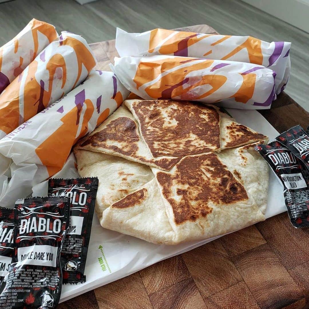 Taco Bellのインスタグラム：「Table for one please.」