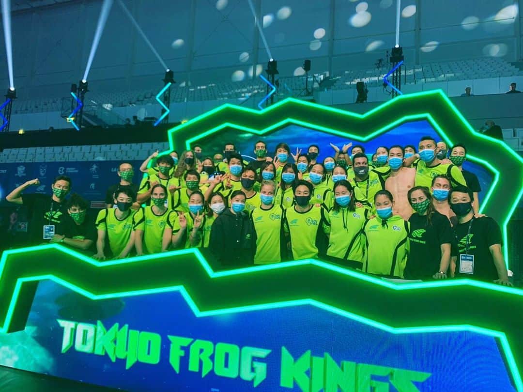 寺村美穂のインスタグラム：「#20201117   国際水泳リーグISLがおわりました。 無事帰国🐸🇭🇺✈︎🇯🇵  このような状況の中たくさんの方々のおかげで、今までにないとても貴重な経験をすることができました。学ぶこともたくさんありました。 目標としていた決勝には進むことができなかったですが、Tokyo Frog kings 最初のメンバーとしてみんなと闘えたこと、本当に誇りです。  幸せな1ヶ月間。本当に楽しかったです！ みなさんありがとうございました。  🐸👑 @iswimleague @tokyofrogkings」