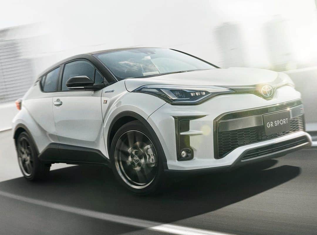 Toyota Australiaのインスタグラム：「Introducing the new C-HR GR Sport. Performance, enhanced. Arriving late November.   Our championship-winning learnings have been combined with the ultimate small SUV to deliver real driving enjoyment. Link in bio for more info #ToyotaCHRGRSport」
