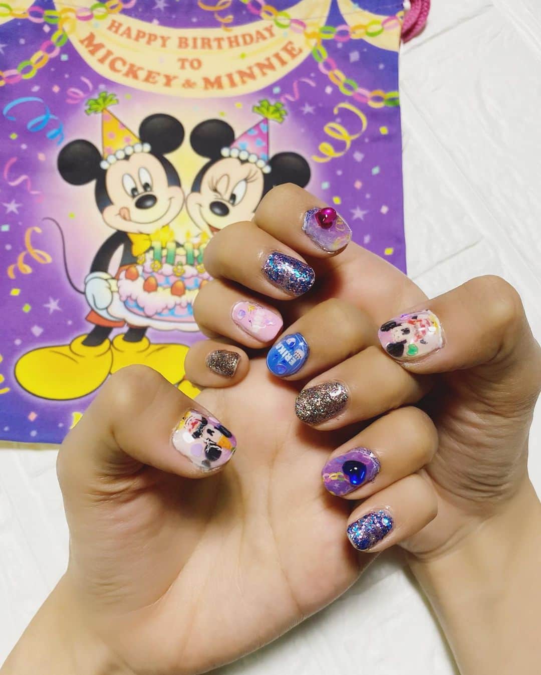 のインスタグラム：「🐭🍰🎉  #Newnail  #ミキミニバースデー ネイル💅 時間なくて 雑になってしまった😭😭  #1118#nail#mickeyandminnie#disney#disneynails#ネイル#ミキミニ#ミキミニネイル#ディズニーネイル#セルフネイル#えりかりん💅」