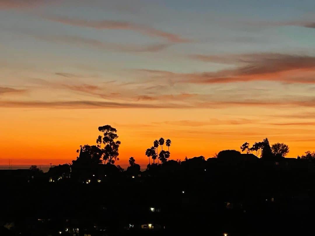 ミッシェルジョナスのインスタグラム：「Such a beautiful #Sunset tonight. 🙏🏼」