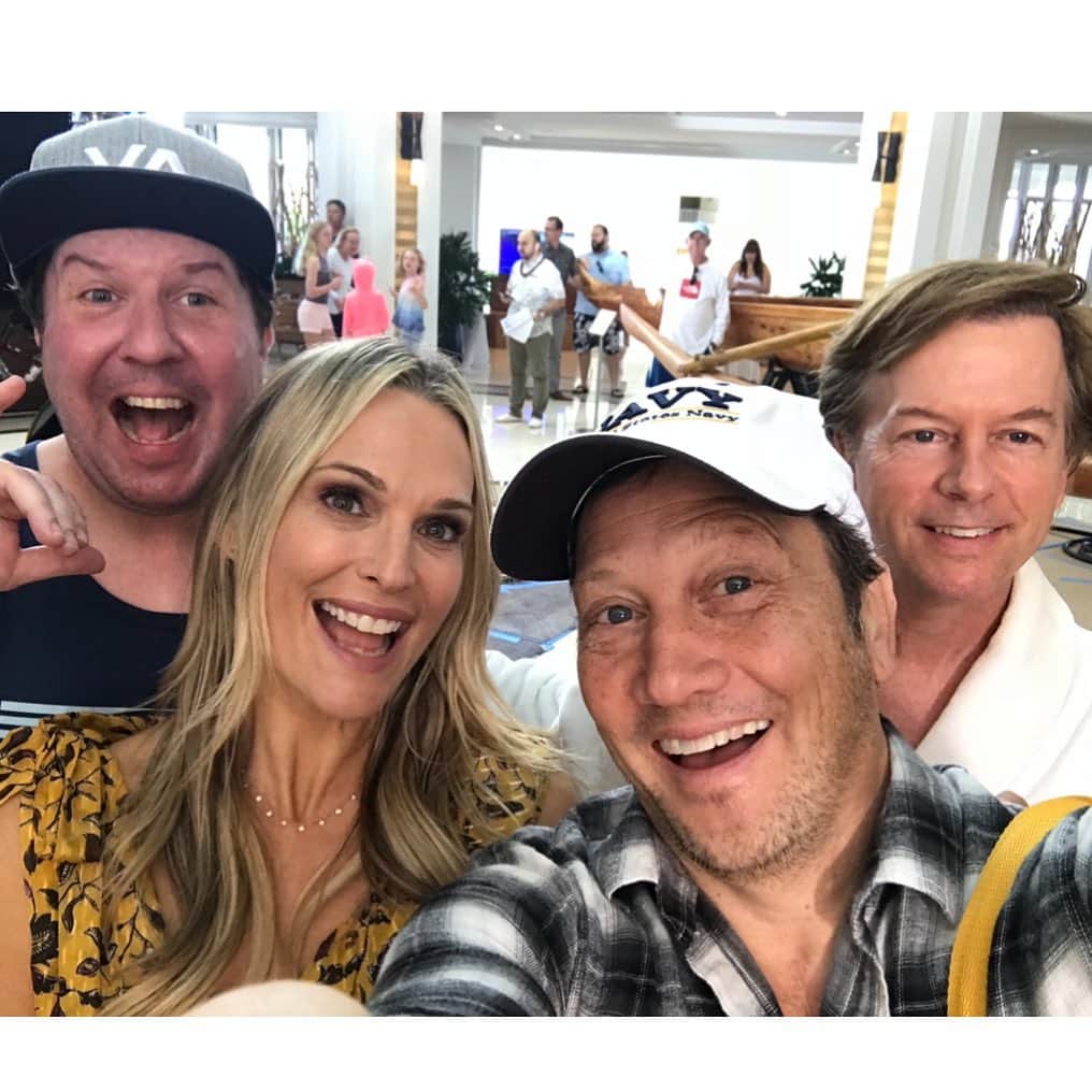 デヴィッド・スペードのインスタグラム：「Throwback to The Wrong Missy set. I had so much fun with everyone except @realnickswardson  but great time w @iamrobschneider @mollybsims #netflix 🎥. Ps. Fun fact: we were also all in Benchwarmers. One of my favorites ⚾️」
