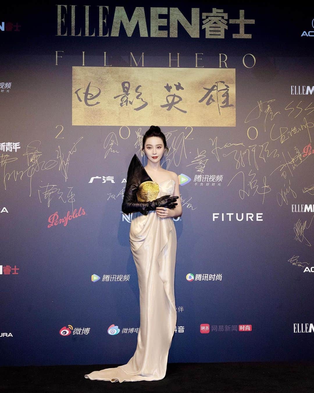 ファン・ビンビンさんのインスタグラム写真 - (ファン・ビンビンInstagram)「《Film Hero 2020》by ELLEMEN, Nov 17, 2020, Shanghai.」11月18日 10時44分 - bingbing_fan