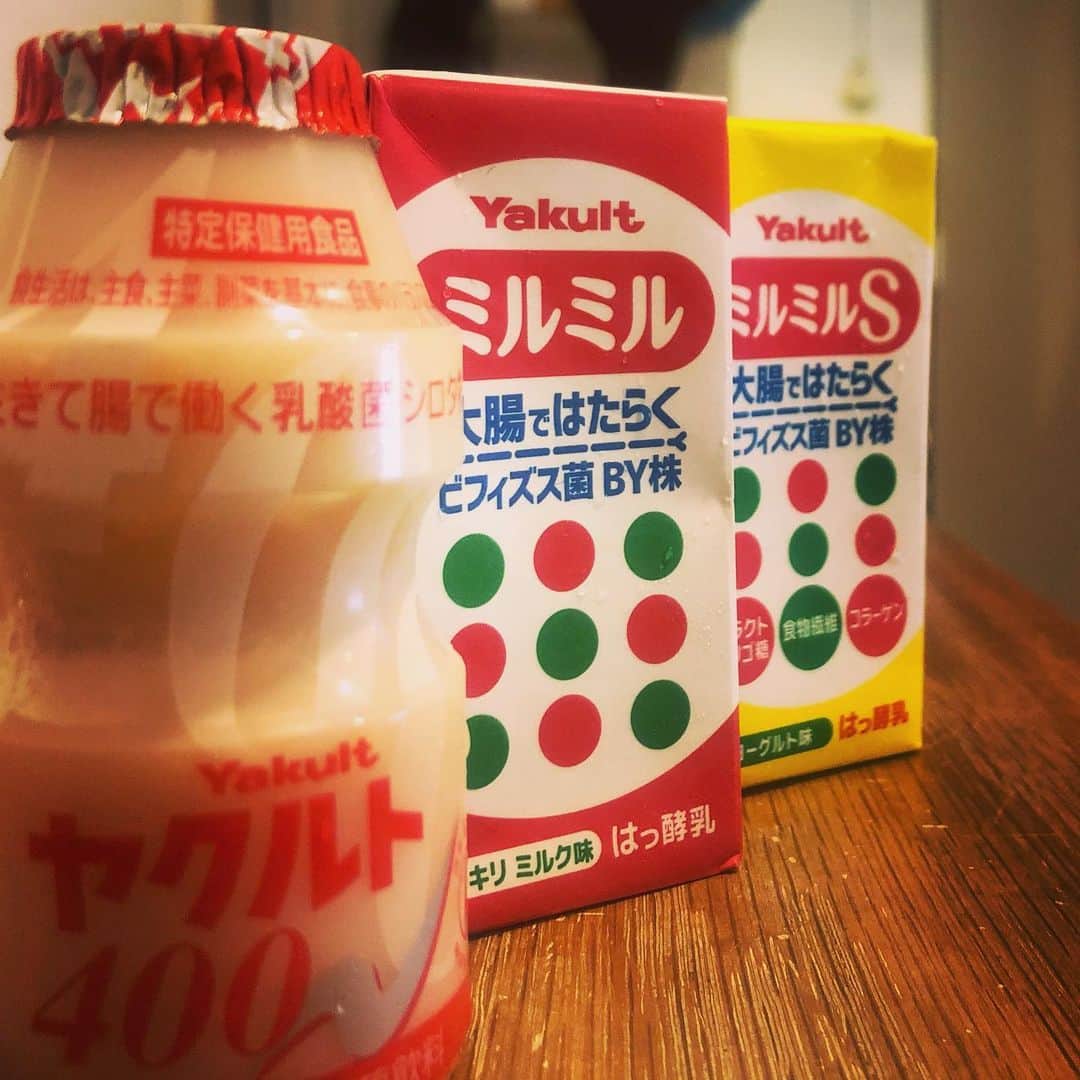 豊原江理佳のインスタグラム：「稽古場で勧められて ヤクルト生活をはじめました 腸を元気にするぞ☺︎」
