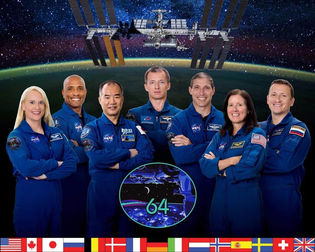 国際宇宙ステーションさんのインスタグラム写真 - (国際宇宙ステーションInstagram)「The expanded seven-member Expedition 64 crew with (from left) Flight Engineers Kate Rubins, Victor Glover and Soichi Noguchi, Commander Sergey Ryzhikov and Flight Engineers Michael Hopkins, Shannon Walker and Sergey Kud-Sverchkov. Rubins, Glover, Hopkins and Walker are all NASA astronauts. Noguchi is a JAXA (Japan Aerospace Exploration Agency) astronaut. Ryzhikov and Kud-Sverchkov are cosmonauts representing Roscosmos. #nasa #roscosmos #jaxa #unitedstates #russia #japan #astronaut #cosmonaut #international #space #station」11月18日 10時56分 - iss