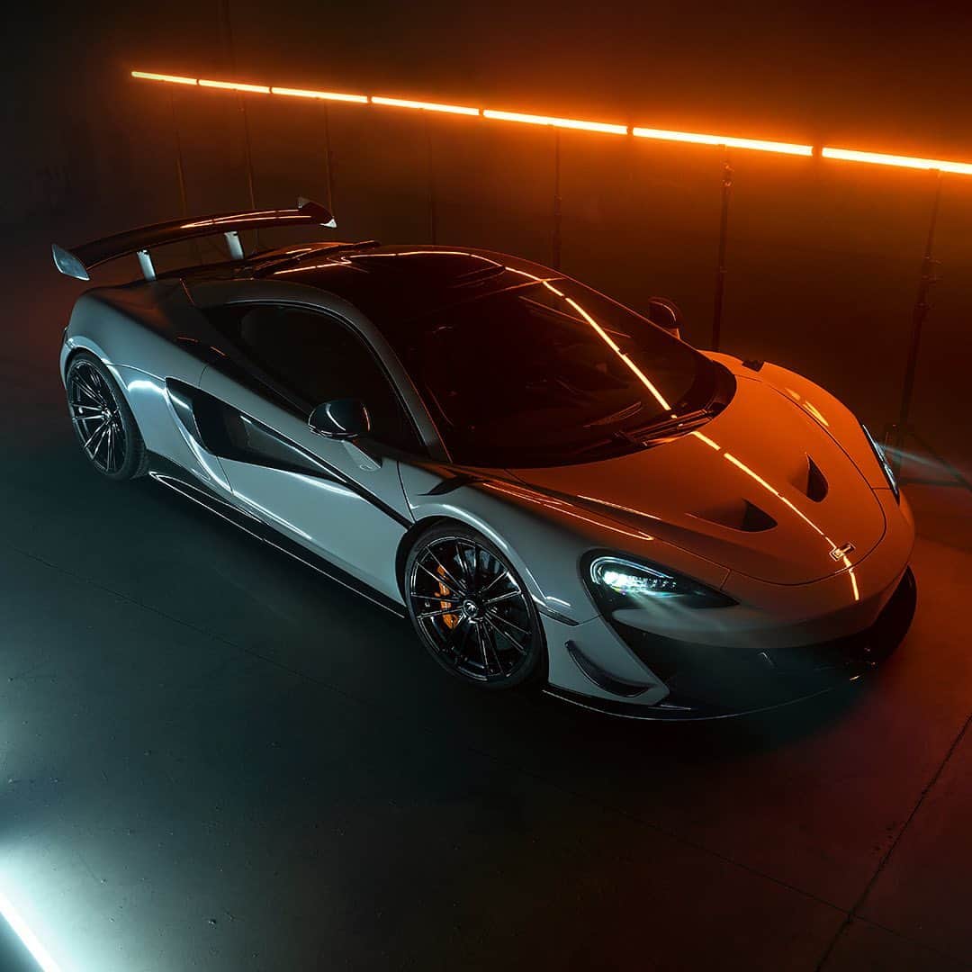 HYPEBEASTさんのインスタグラム写真 - (HYPEBEASTInstagram)「@hypebeastcarclub: @novitecgroup's @mclaren 620R is a 711 HP supercar that uses Formula 1 car materials. The NOVITEC iteration is equipped with a 3.8-liter twin-turbo eight-cylinder engine and also boasts a NOVITEC RACE high-performance exhaust system made from INCONEL, which is the same lightweight material used in Formula 1 cars. Furthermore, the tailpipes have been slanted to give the rear a more aggressive aesthetic. Other details include two new naked-carbon hood scoops, carbon rocker panels, the lateral shrouds for the rear fascia, and more. The standard McLaren 620R costs $299,000 USD — no word has been said yet on just how much the NOVITEC upgrades will cost. Click the link in bio for more info.⁠⠀ Photo: McLaren」11月18日 10時59分 - hypebeast