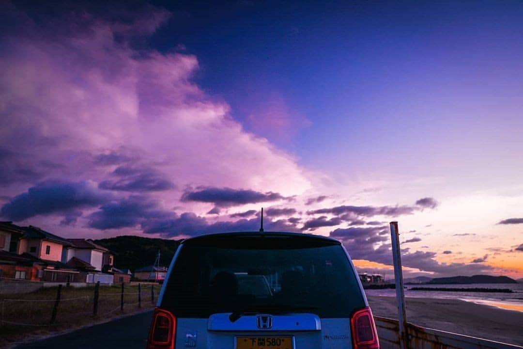 Honda 本田技研工業(株)さんのインスタグラム写真 - (Honda 本田技研工業(株)Instagram)「一緒に旅した時間は消えませんね。 また素敵なクルマに出会えますように♪ . 「海へ、山へ、街へ。たくさん一緒したねぇ。 付き合ってくれて、ありがとう。お疲れさま。」 Photo by @wanda_maru . #MeandHonda #Honda #写真 #photo #ファインダー越しの私の世界 #クルマ #NONE #エヌワン #ホンダ乗りと繋がろう2020秋 . 本アカウントでは、「 #MeandHonda 」をつけてInstagramに投稿された皆さんのお出かけ写真やHonda製品を取り入れた写真を紹介させていただきます。たくさんのご投稿をお待ちしています。」11月18日 11時00分 - hondajp