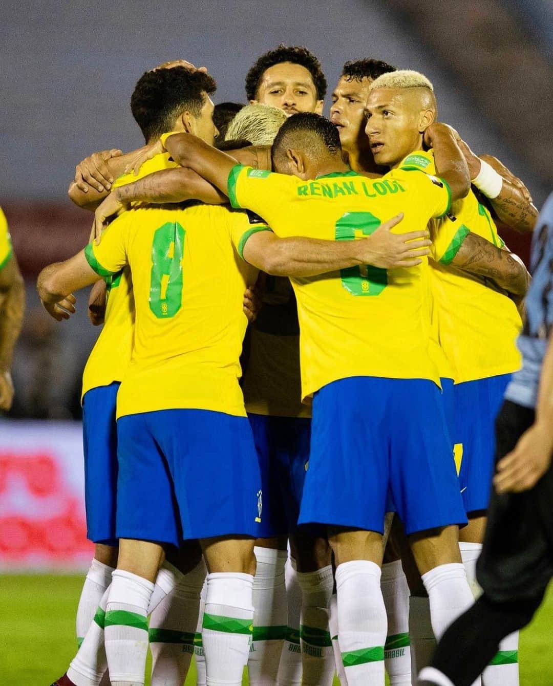 マルコス・アオアス・コレアのインスタグラム：「Fechando 2020 com uma vitória muito importante... Parabéns rapaziada @cbf_futebol 🙌🏾💪🏾 #VamoBrasil 🇧🇷」