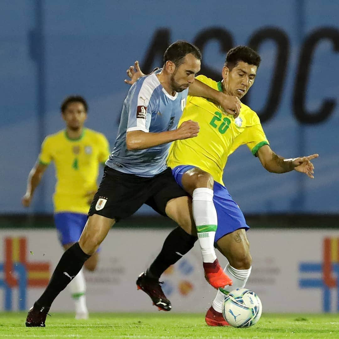 FIFAワールドカップさんのインスタグラム写真 - (FIFAワールドカップInstagram)「18 goals scored in a thrilling round! ⚽  🇧🇷 Brazil stormed Montevideo and lead the pack. Great away performances included a solid Argentina in Peru and Bolivia surprising Paraguay with a draw.  🇪🇨 Ecuador netted 6 to mark their biggest #WCQ victory ever while Venezuela stunned Chile at home.  #WorldCup #Eliminatorias」11月18日 11時24分 - fifaworldcup