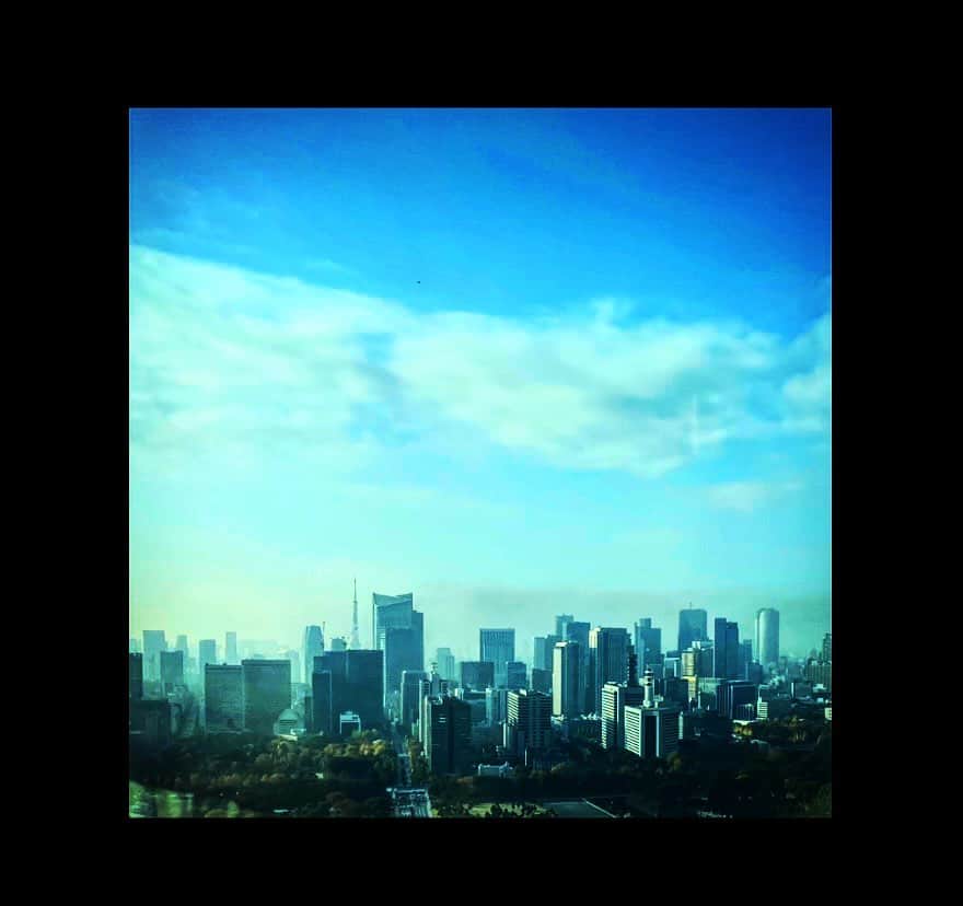 ダンドイ舞莉花さんのインスタグラム写真 - (ダンドイ舞莉花Instagram)「4ヶ月。  だね。  最近どうしてる？  私はお稽古で頭パンクだよ。  今日も綺麗な空をありがとう🌸🐎  さて、東京タワーはどこでしょう🗼」11月18日 22時34分 - mdandoy18