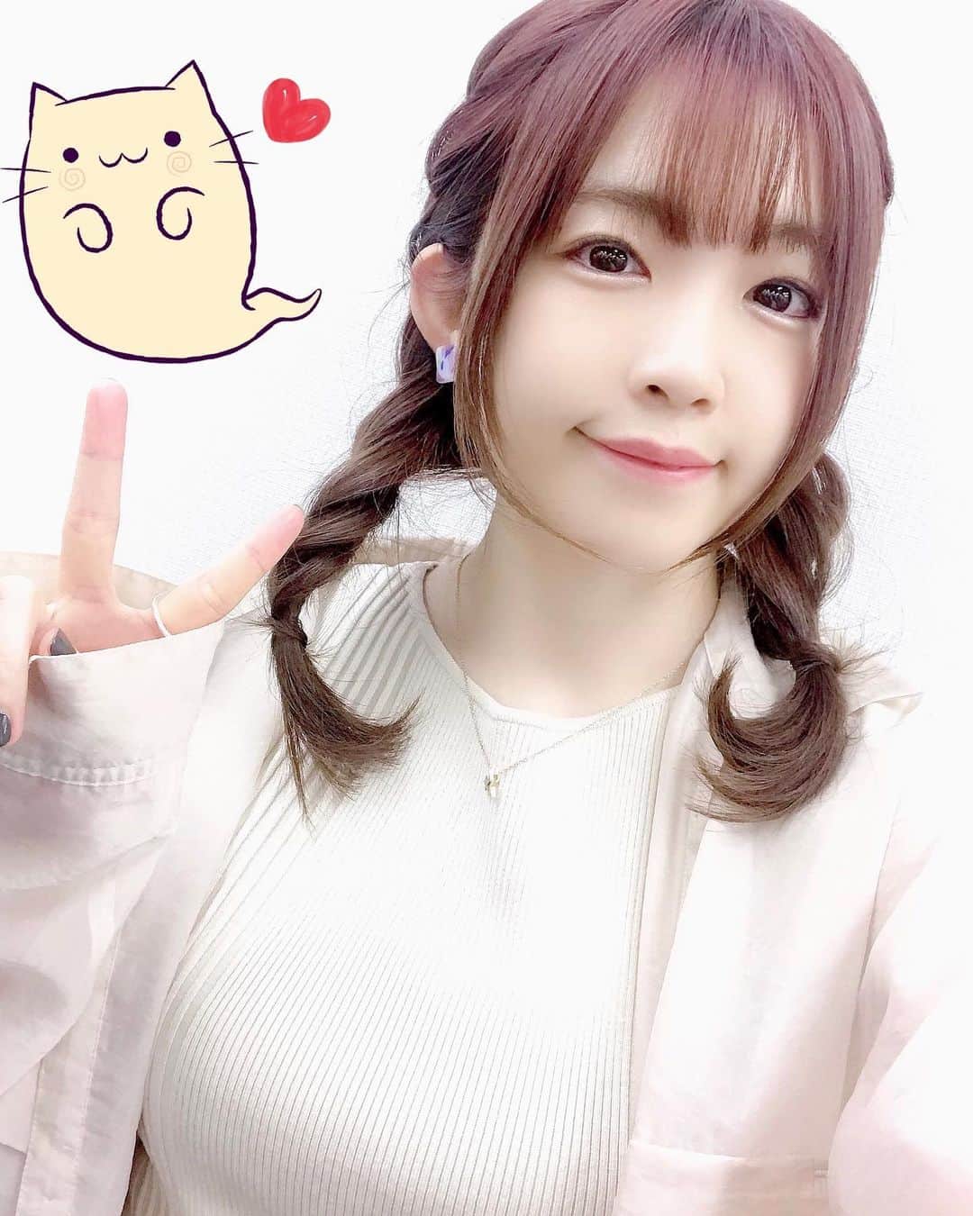 諏訪彩花のインスタグラム：「いつかのみつあみ。ぶい。 #ヘアアレンジ#みつあみ」