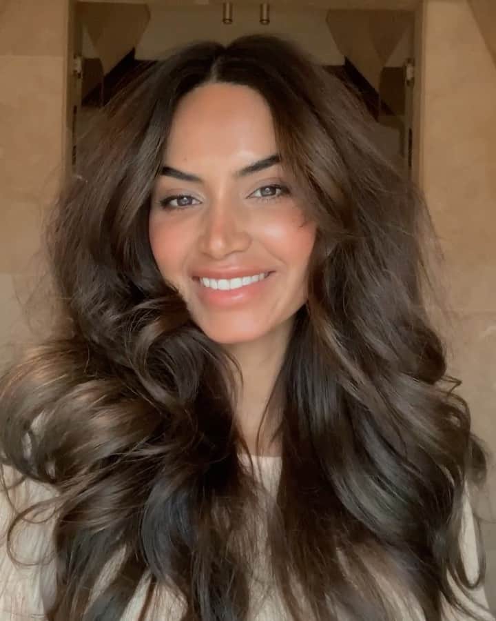 Diipa Büller-Khoslaのインスタグラム：「The silver lining of this pandemic has been the amount of care I’ve given my skin and hair. Best condition of my life. I’m a skin+ hair care first, makeup second kinda girl. You too? #selfcare」