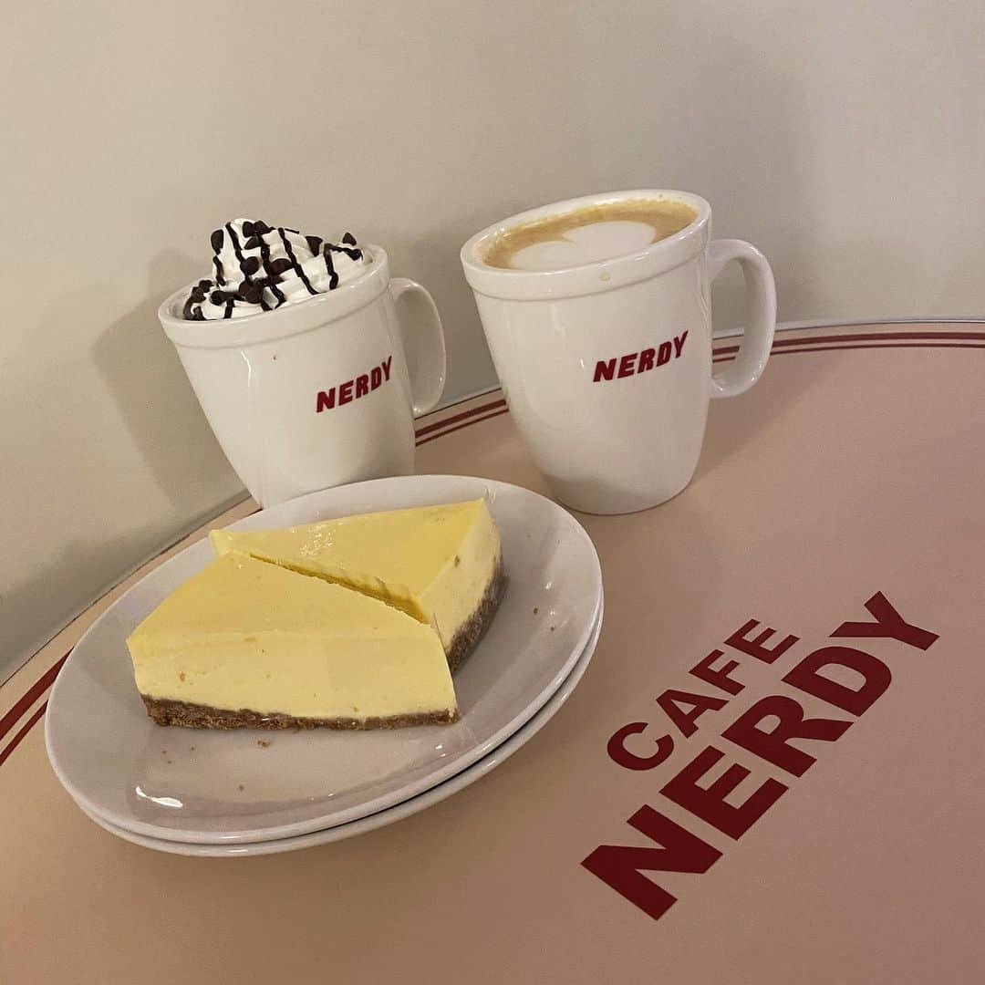 石井香帆さんのインスタグラム写真 - (石井香帆Instagram)「☕️ NERDYのカフェ❤︎ チーズケーキとドリンクも美味しかった幸せ〜」11月18日 22時37分 - kahoyan_610