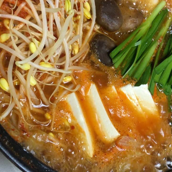 金剛地武志のインスタグラム：「チゲ鍋。マシソヨ、コマッタ！」