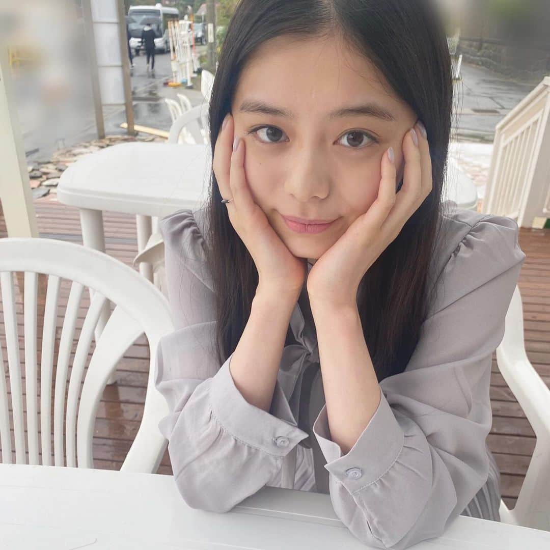 紺野彩夏さんのインスタグラム写真 - (紺野彩夏Instagram)「sajiさんの「瞬間ドラマチック」 MVに出演させていただきました〜！ 素敵なMVに仕上がってるはずなので、ぜひご覧ください☺︎ ストーリーからも飛べるようにしたのでみてね🙆‍♀️ https://youtu.be/GpX-0GAjHfI」11月18日 21時08分 - ayaka_konno_official