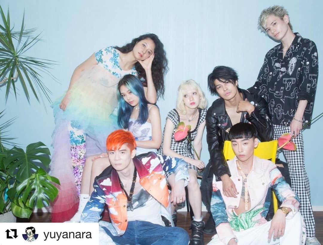 のインスタグラム：「20歳くらいの時から、SNS等で一方的に知っていた 奈良さんと一緒に撮影できて、素敵な時間でした。 少し夢が叶ったようで、感慨深かったです。  #Repost @yuyanara with @get_repost ・・・ my work ✂️久々の美容雑誌✨@hartjapan  モデルの皆さんに感謝✨ ４年に一度、その時代に選ばれたトップヘアドレッサーが表現するHair×Artの世界を綴った作品集。 Vol.01のテーマは「TOKYO」。コロナ禍で色を失った2020年、こんな中だからこそ足を止めずに次の時代に歩み始める。時代を刻み、時代を創りだすクリエイションのエネルギーを信じる全ての人に🙏」