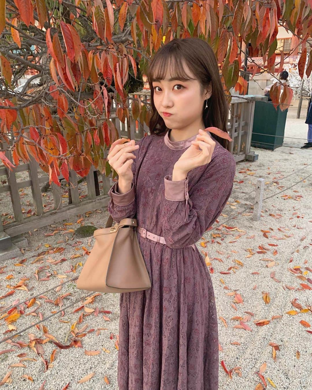 志賀可奈子さんのインスタグラム写真 - (志賀可奈子Instagram)「🍁 本日最後の投票して下さった皆さん、 本当にありがとうございました！✨  あとは今週末のファイナルイベントでの【当日票】 だけとなりました、、  ファイナルまであと4日❕ 最後まで応援していただけたら嬉しいです💪✨  写真は【私が今やりたかったこと⑦】のパワースポット巡りの一コマ⛩  ファイナル前ということで平安神宮に参拝しました✨ 紅葉がほんまに綺麗😚📸  -------------【大切なお知らせ】-------------  今年のミス同志社のファイナルイベントの詳細です👇  ・11/22(日)12:00〜15:00 ・SHOWROOM配信 ・当日票あり  是非最後を見届けて下さい☺️✨  . . .  #初めて企画  #ミスキャンパス同志社 #ミスキャンパス同志社2020 #ミスコン #ミス同志社 #京都 #京都観光 #平安神宮 #神社 #神社巡り #パワースポット #kyoto #紅葉」11月18日 21時17分 - kanapan_ya