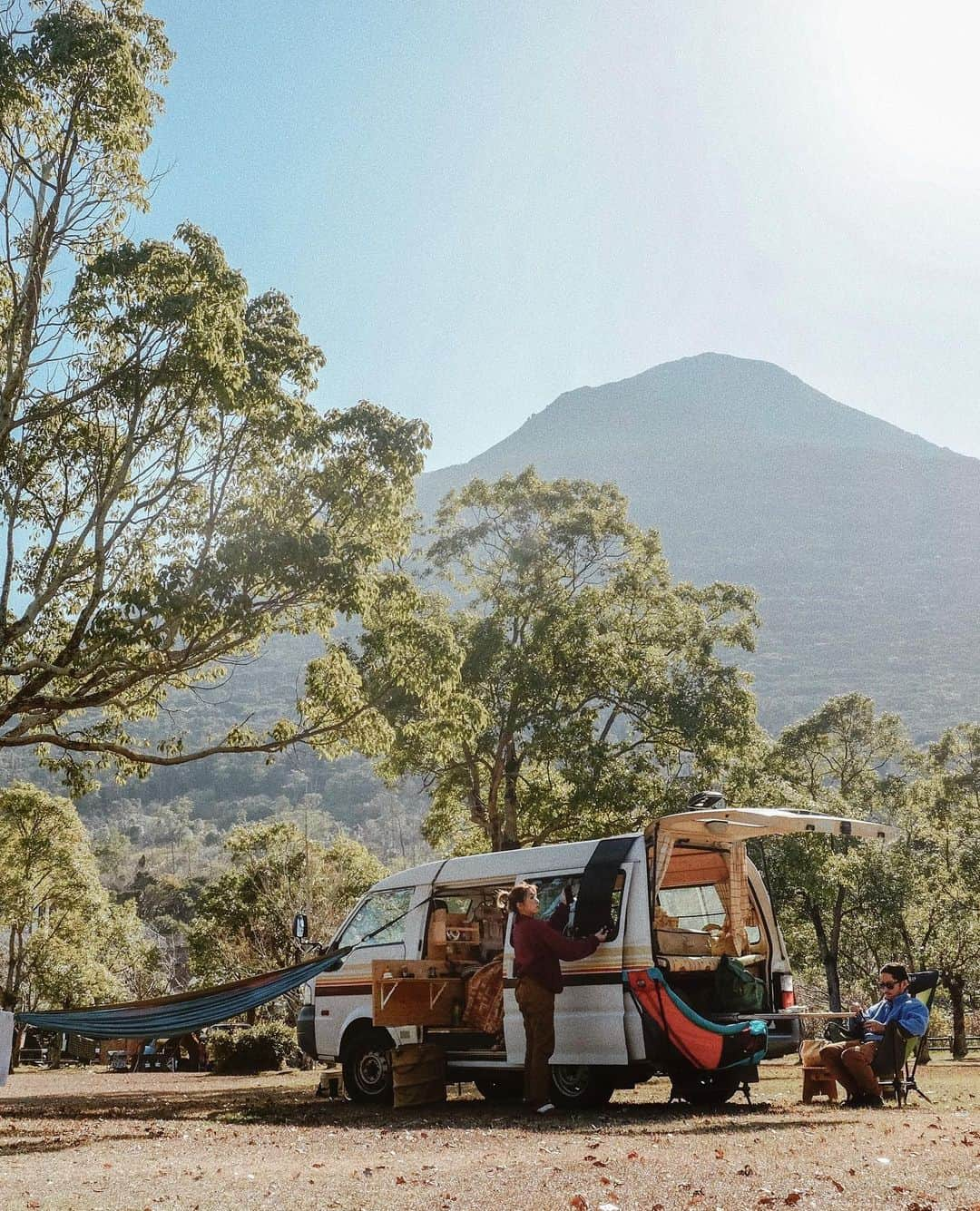 Y U R I Eさんのインスタグラム写真 - (Y U R I EInstagram)「薩摩富士とサンシー号🗻🚐 日本各地のご当地富士制覇したいのだ🗾🎖 #explorejapan#kagoshima#vanlifediaries#鹿児島#ご当地富士#開聞岳#薩摩富士#国内旅行#サンシー号」11月18日 21時19分 - yuriexx67