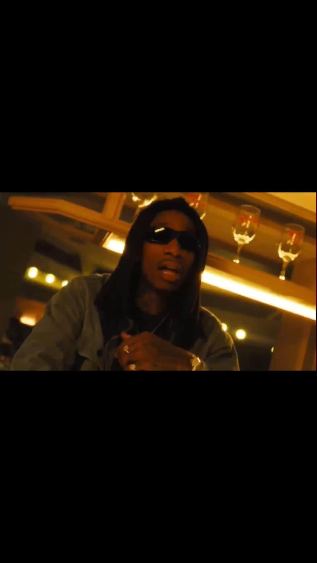 ウィズ・カリファのインスタグラム：「Watch: “What’s the move” ft @maxokream」