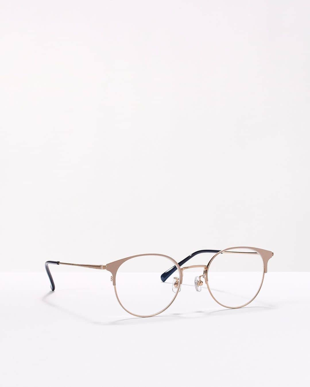 JINS公式さんのインスタグラム写真 - (JINS公式Instagram)「JINS CLASSIC -Modern DECO metal- LMF-19A-016_¥8,000+税  #jins #jins_global #eyewear #glasses #optical #sunglasses#サングラス#ジンズ #メガネ #めがね #眼鏡 #JINSメガネ #ジンズメガネ #👓#メガネ好き #眼鏡好き #めがね好き #アイウェア #eyeglasses #メガネ女子 #メガネコーデ#メガネ男子 #めがね男子#秋服コーデ#classic」11月18日 21時24分 - jins_japan