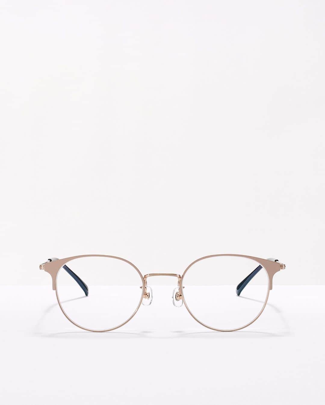 JINS公式さんのインスタグラム写真 - (JINS公式Instagram)「JINS CLASSIC -Modern DECO metal- LMF-19A-016_¥8,000+税  #jins #jins_global #eyewear #glasses #optical #sunglasses#サングラス#ジンズ #メガネ #めがね #眼鏡 #JINSメガネ #ジンズメガネ #👓#メガネ好き #眼鏡好き #めがね好き #アイウェア #eyeglasses #メガネ女子 #メガネコーデ#メガネ男子 #めがね男子#秋服コーデ#classic」11月18日 21時24分 - jins_japan