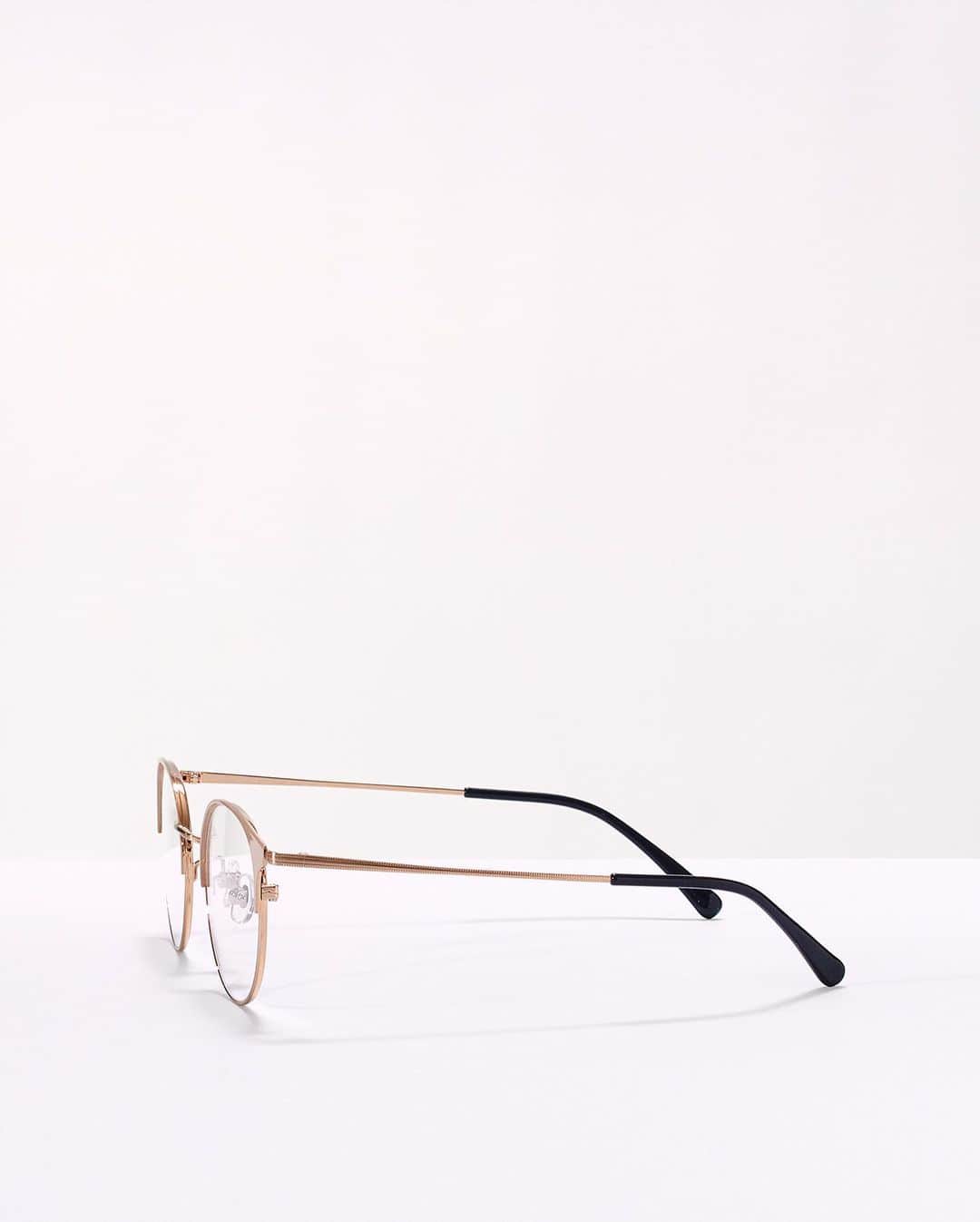 JINS公式さんのインスタグラム写真 - (JINS公式Instagram)「JINS CLASSIC -Modern DECO metal- LMF-19A-016_¥8,000+税  #jins #jins_global #eyewear #glasses #optical #sunglasses#サングラス#ジンズ #メガネ #めがね #眼鏡 #JINSメガネ #ジンズメガネ #👓#メガネ好き #眼鏡好き #めがね好き #アイウェア #eyeglasses #メガネ女子 #メガネコーデ#メガネ男子 #めがね男子#秋服コーデ#classic」11月18日 21時24分 - jins_japan