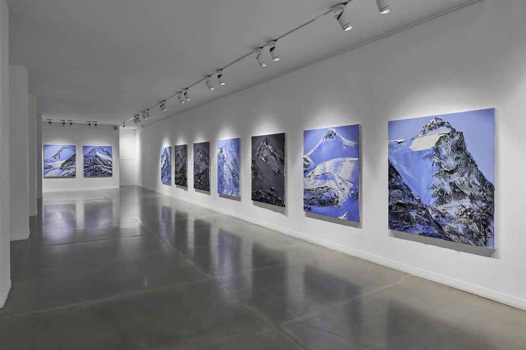 My Interiorさんのインスタグラム写真 - (My InteriorInstagram)「‘@jdmalatgallery present ‘NEVERTHELESS’ by @conradjongodly is open  19 Nov - 9 Jan. The exhibition presents a new body of work that showcases the awe, terror, beauty, and suspense of the mountains.」11月18日 21時26分 - myinterior