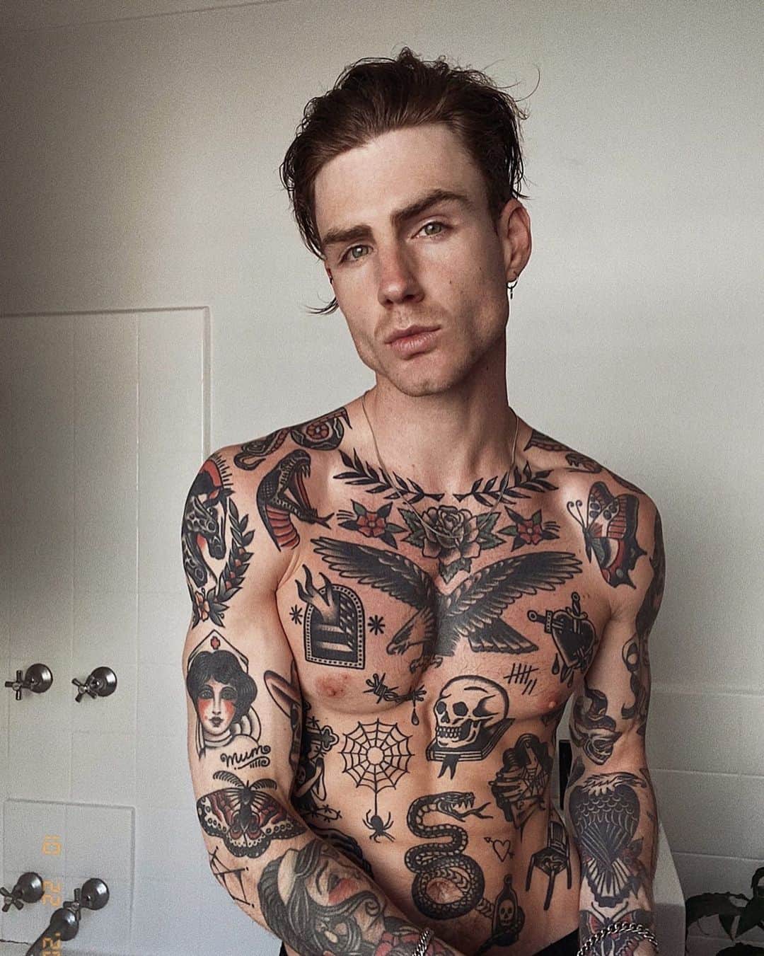 THOMAS DAVENPORTのインスタグラム：「Hair and face feeling incredibly soft on a daily basis using the @lorealmen 3-in-1 BARBER CLUB // 40% off Barber club products this week at Woolworths (online only) with $1 from every Barber Club product sold donated to Movember this month*! #partner  *AUSTRALIA-WIDE, PARTICIPATING RETAILERS, DURING THE MONTH OF NOVEMBER. Link to promo: https://www.woolworths.com.au/shop/productgroup/221020-social-loreal-for-men」